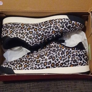 Reebok woman's cheetah classics size 10